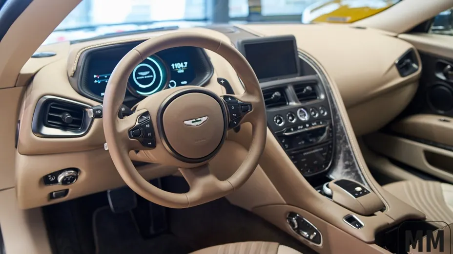 ASTON MARTIN DB11 DB11 V8