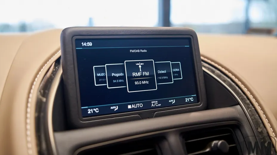 ASTON MARTIN DB11 DB11 V8