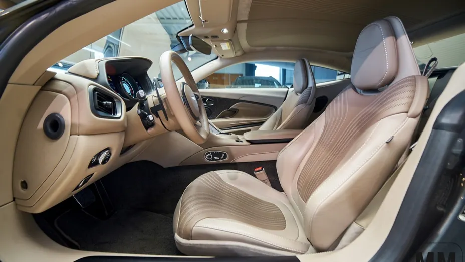 ASTON MARTIN DB11 DB11 V8