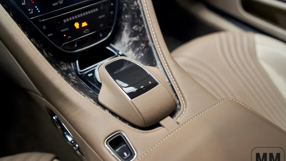 ASTON MARTIN DB11 DB11 V8