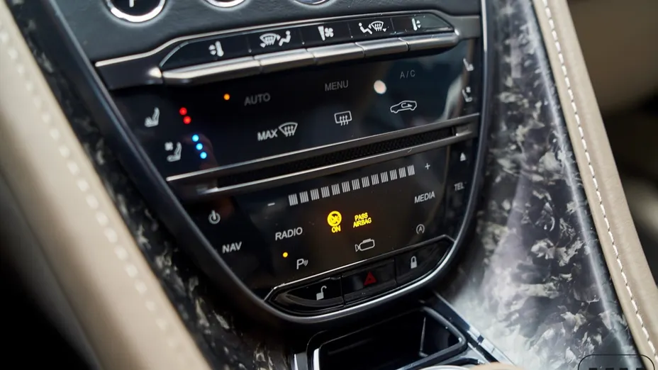 ASTON MARTIN DB11 DB11 V8