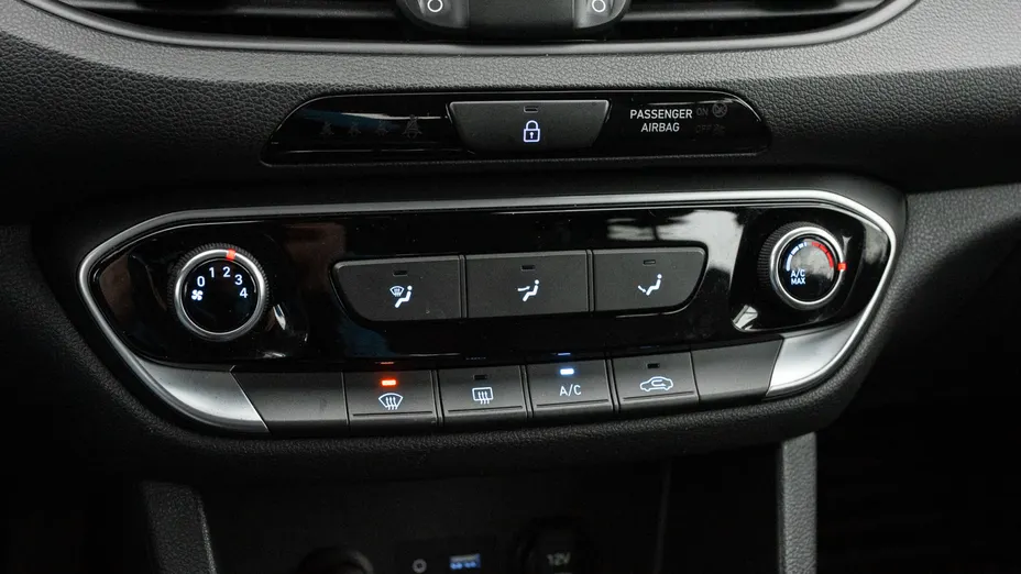 HYUNDAI i30 i30 1.4 Classic +