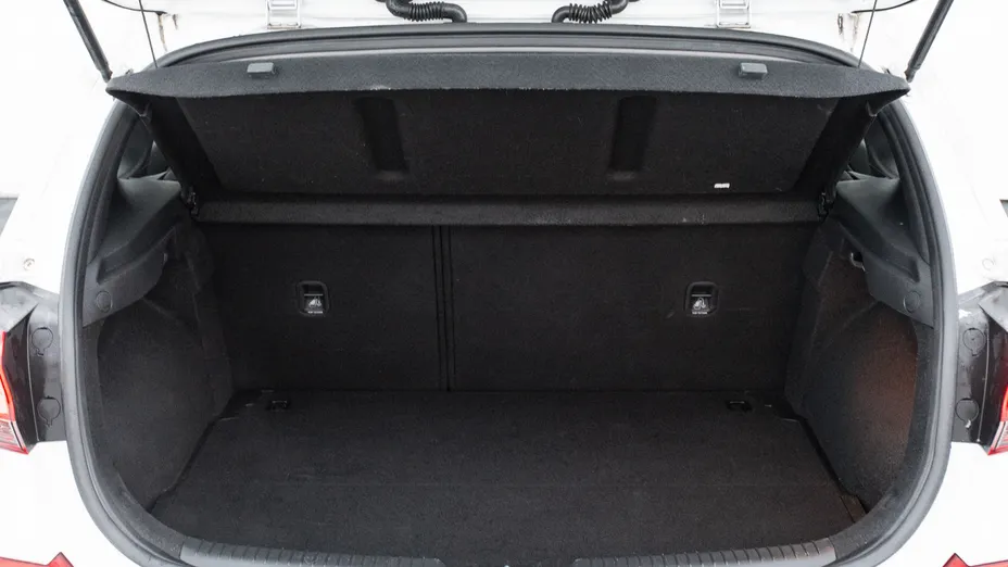 HYUNDAI i30 i30 1.4 Classic +