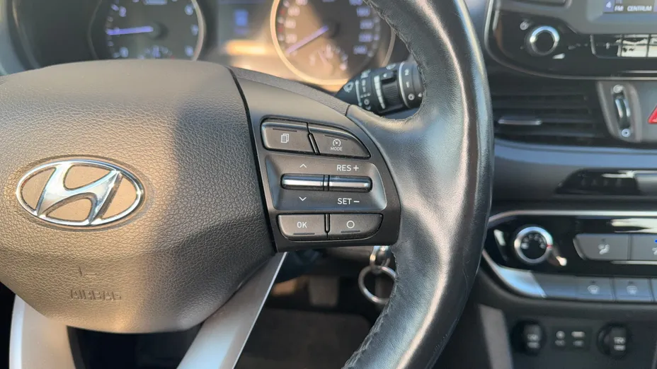 HYUNDAI i30 i30 1.4 Classic +