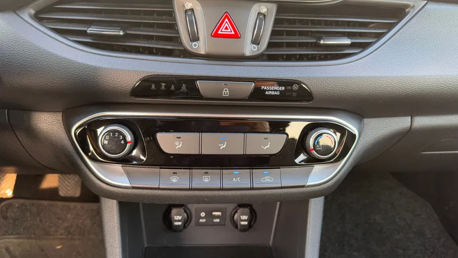 HYUNDAI i30 i30 1.4 Classic +