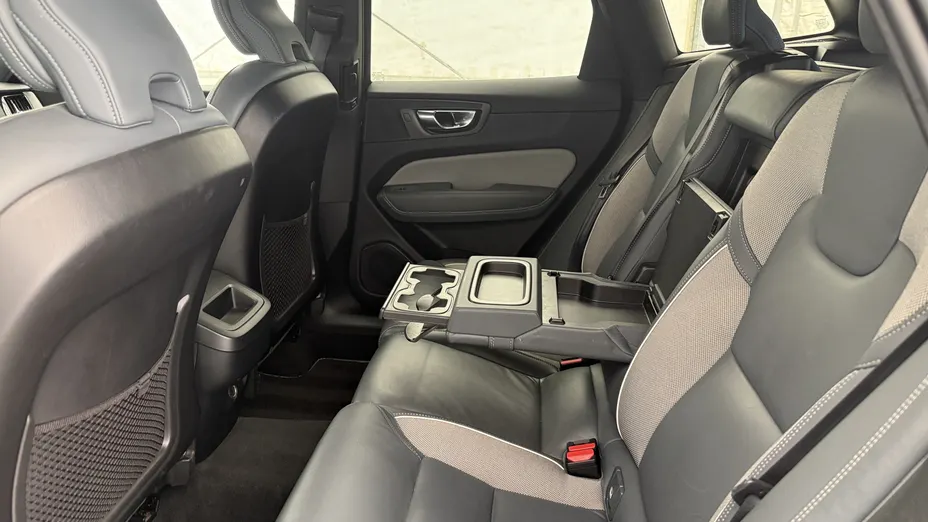 VOLVO XC60 XC60 B5 B AWD R-Design aut