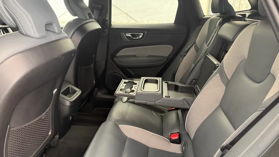 VOLVO XC60 XC60 B5 B AWD R-Design aut