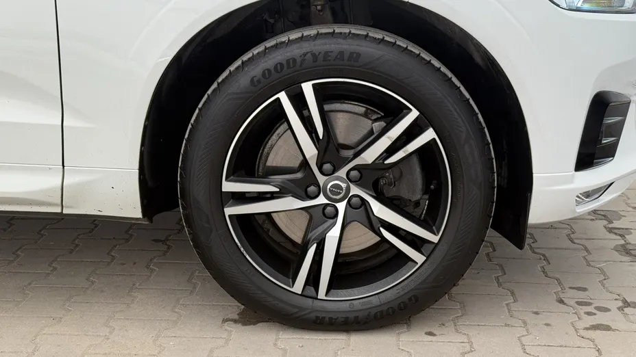 VOLVO XC60 XC60 B5 B AWD R-Design aut