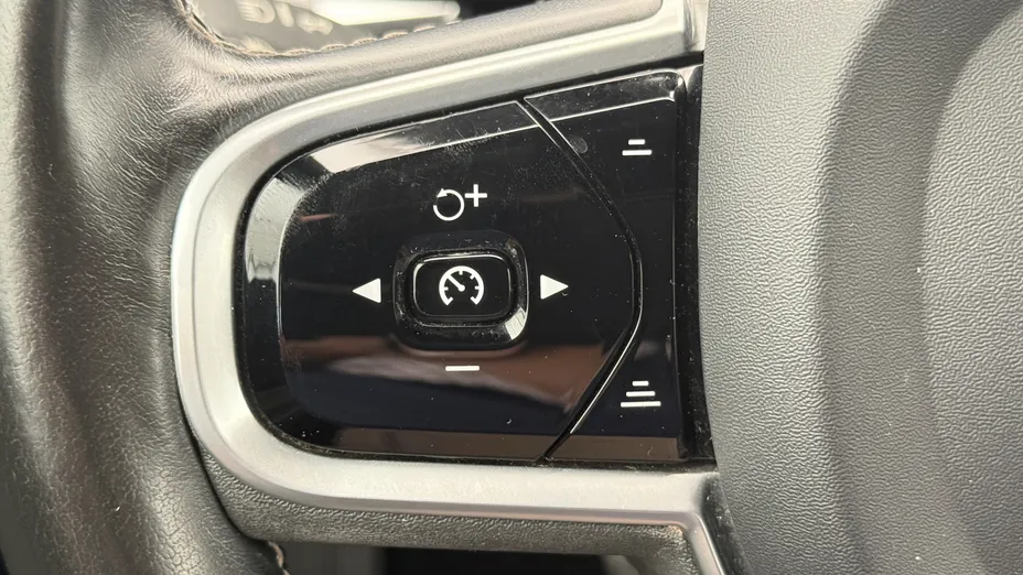 VOLVO XC60 XC60 B5 B AWD R-Design aut