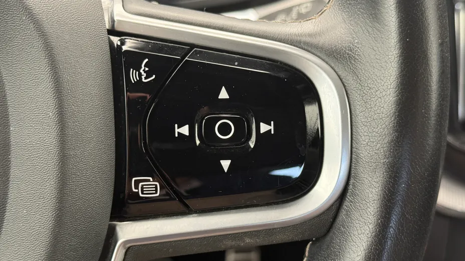 VOLVO XC60 XC60 B5 B AWD R-Design aut