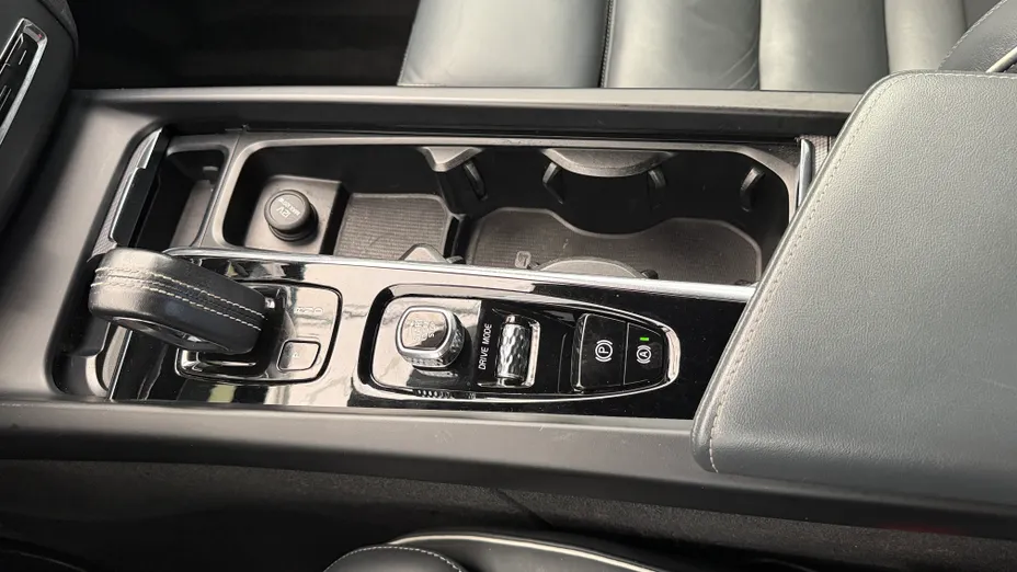 VOLVO XC60 XC60 B5 B AWD R-Design aut