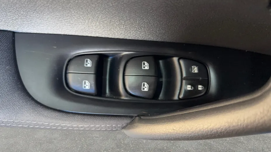 NISSAN Qashqai Qashqai 1.3 DIG-T N-Connecta DCT