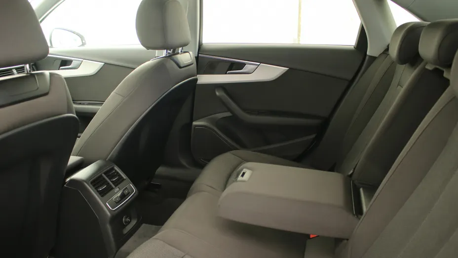 AUDI A4 A4 35 TFSI mHEV S Line S tronic