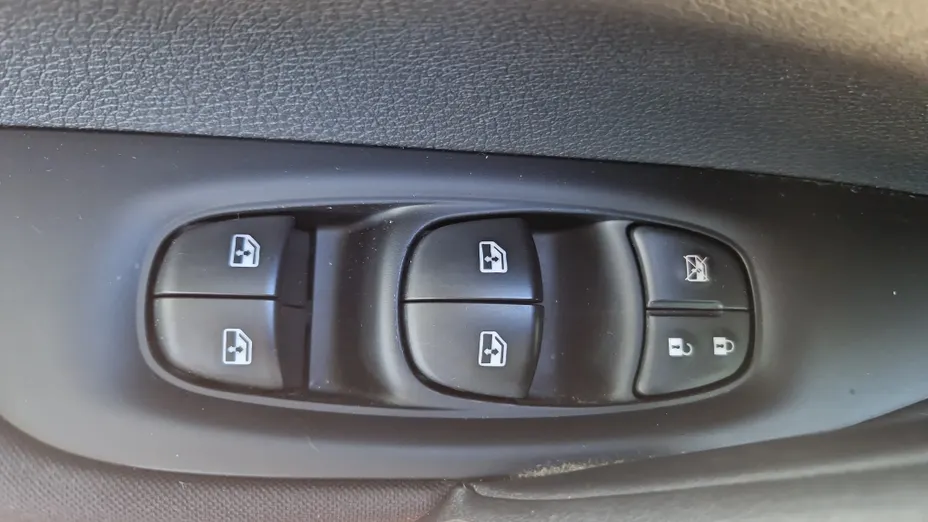 NISSAN Qashqai Qashqai 1.3 DIG-T N-Connecta DCT