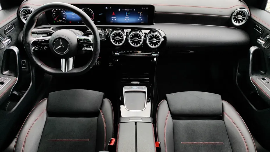 MERCEDES-BENZ CLA CLA 200 AMG Line 7G-DCT