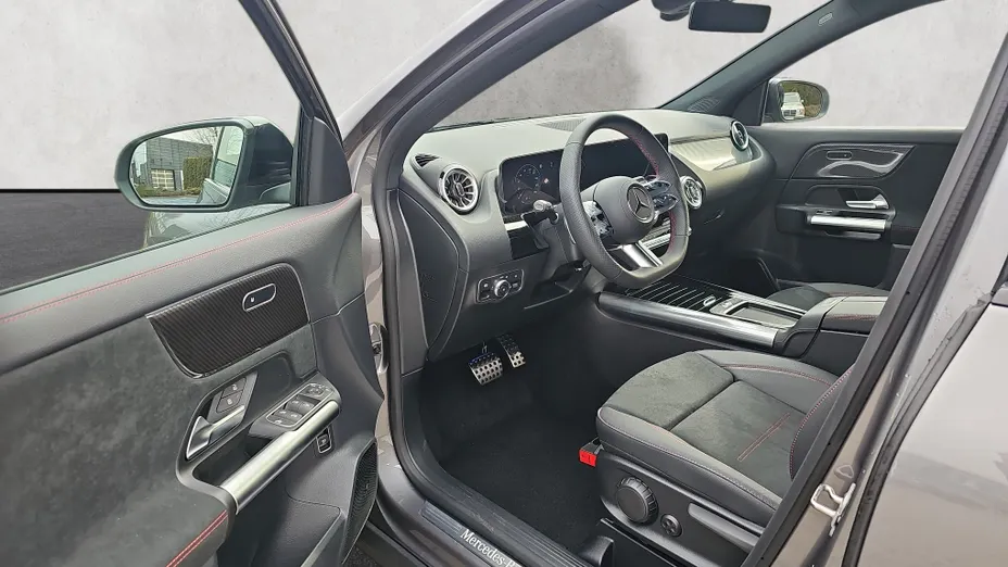 MERCEDES-BENZ GLA GLA 200 AMG Line Nowy