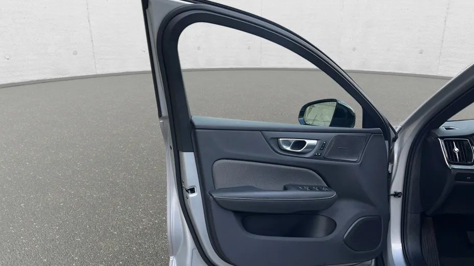 VOLVO XC60 XC60 T6 Plug-In Hybrid AWD Plus Dark aut