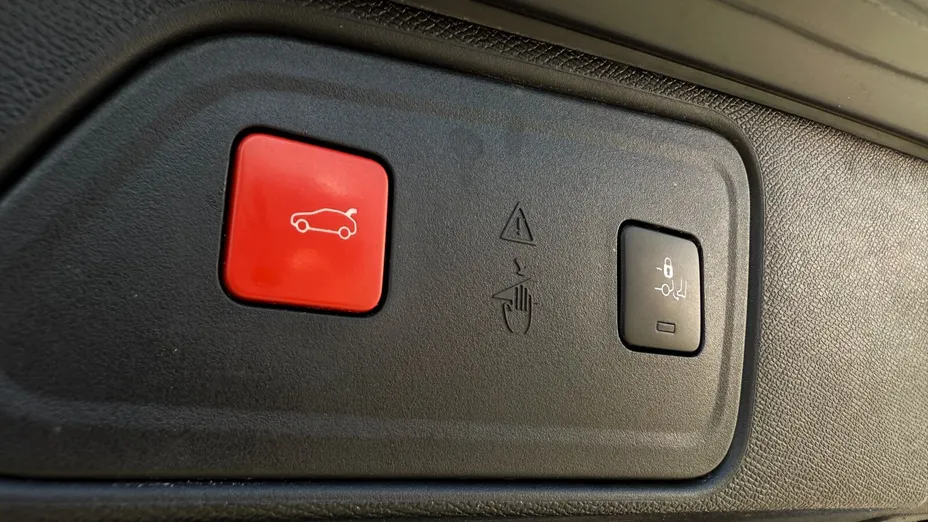 PEUGEOT 3008 3008 1.6 PureTech Hybrid4 PHEV GT S&S EAT8