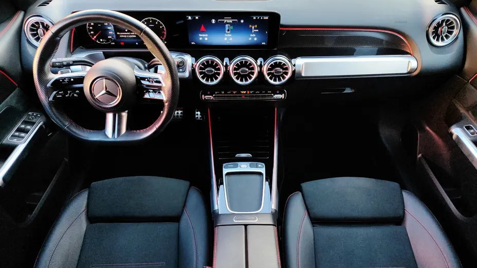 MERCEDES-BENZ GLB GLB 200 AMG Line 7G-DCT