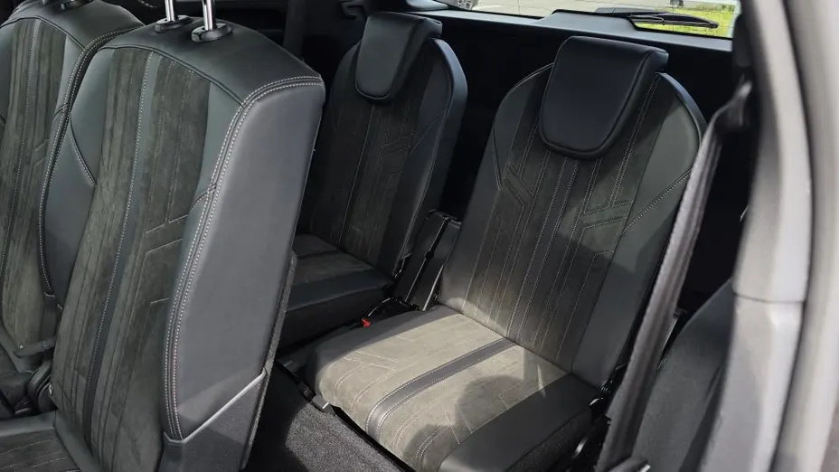 PEUGEOT 5008 5008 1.6 PureTech GT Pack S&S EAT8