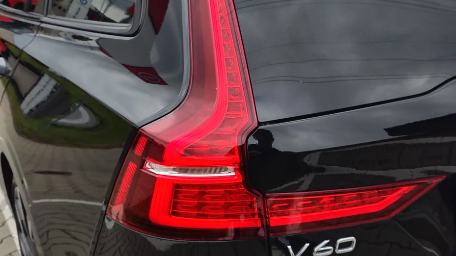 VOLVO V60 V60 B4 D Plus Dark aut