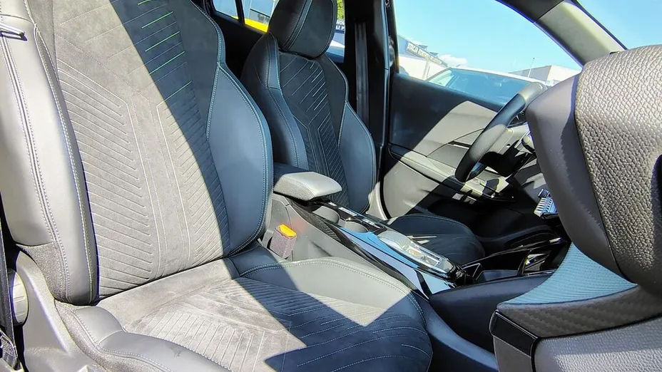 PEUGEOT 2008 2008 PureTech mHEV GT e-DCS6