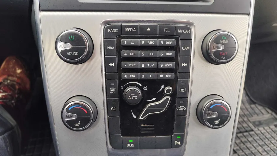 VOLVO V60 -