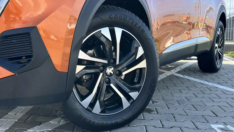 PEUGEOT 2008 2008 1.2 PureTech Allure S&S EAT8