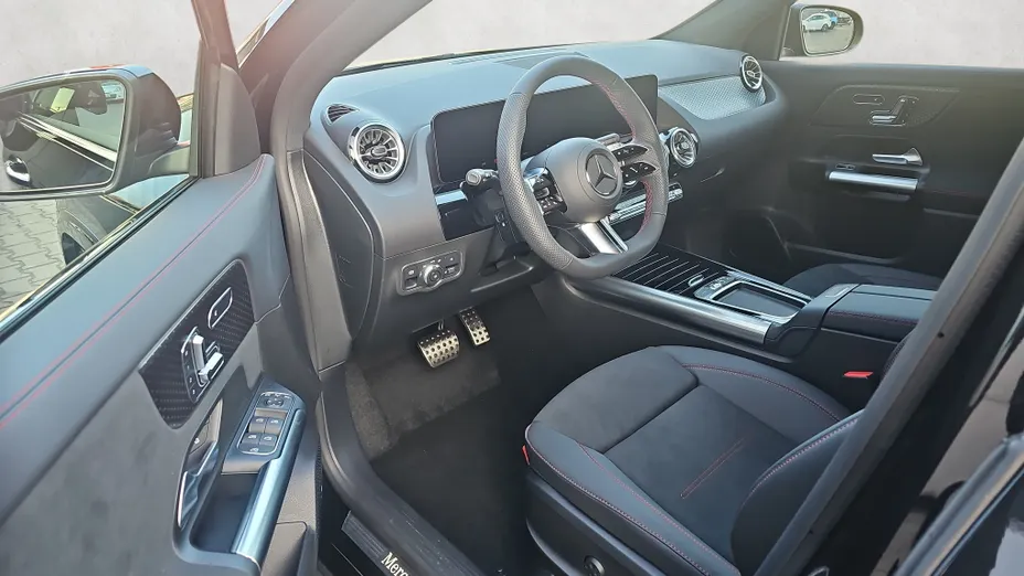 MERCEDES-BENZ GLA GLA 200 AMG Line Nowy