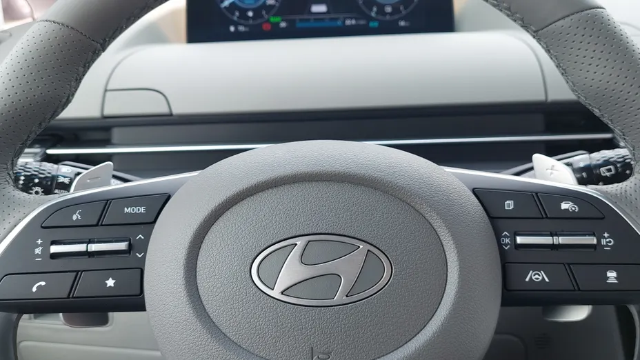 HYUNDAI Staria Staria 1.6 T-GDI HEV Luxury aut Nowy