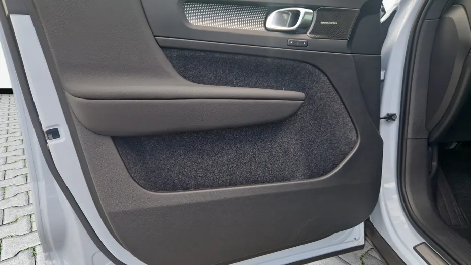 VOLVO XC40 XC40 B3 Plus Dark aut