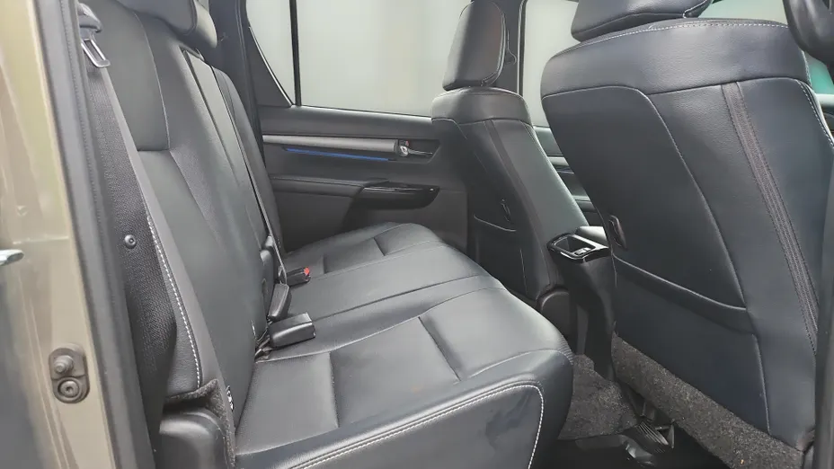 TOYOTA HiLux Hilux 2.8 D-4D mHEV Double Cab Invincible 4x4 aut