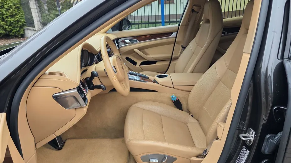 PORSCHE Panamera Panamera 4