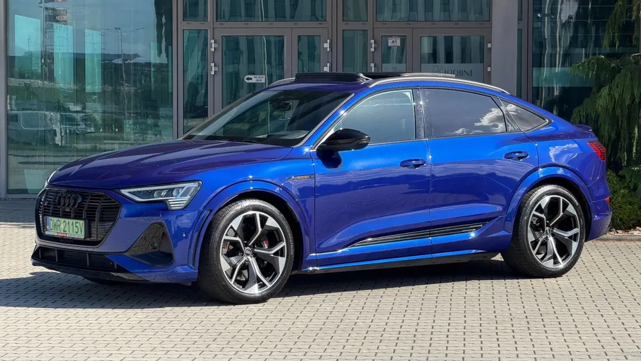 AUDI e-tron Sportback -