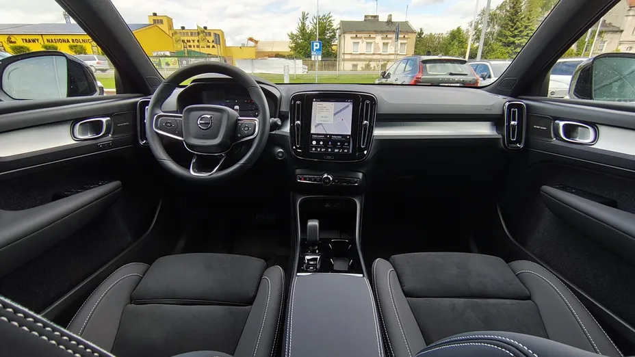 VOLVO XC40 XC40 B4 Plus Dark aut
