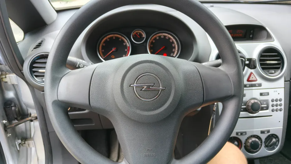 OPEL Corsa -