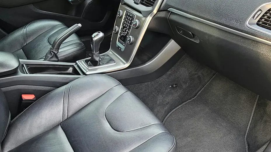 VOLVO V40 V40 CC D2 Momentum