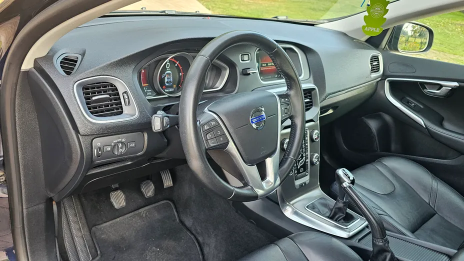 VOLVO V40 V40 CC D2 Momentum