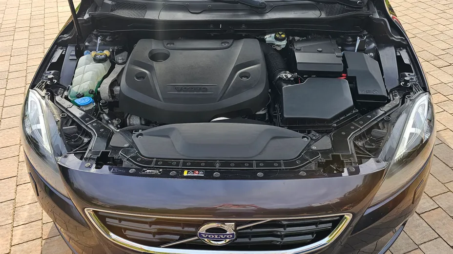 VOLVO V40 V40 CC D2 Momentum