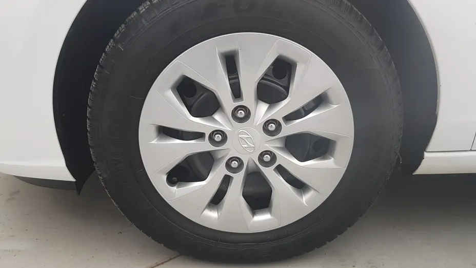 HYUNDAI i30 i30 1.5 DPI Classic +