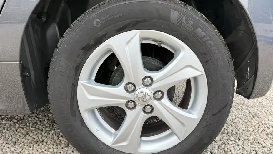 TOYOTA Yaris -
