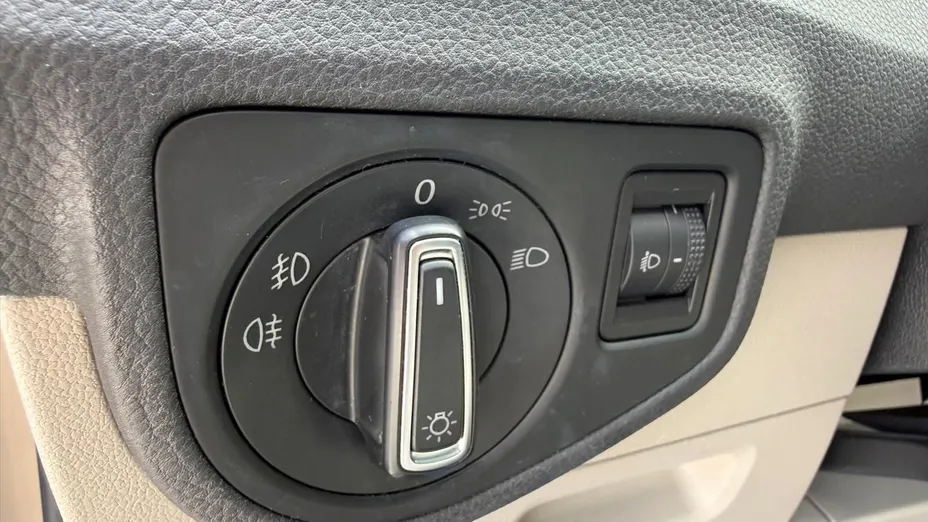 VOLKSWAGEN Golf Sportsvan -