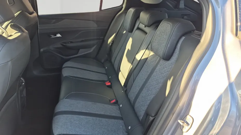PEUGEOT 408 -