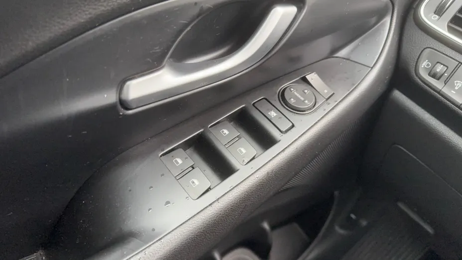 HYUNDAI i30 i30 1.5 DPI Classic +