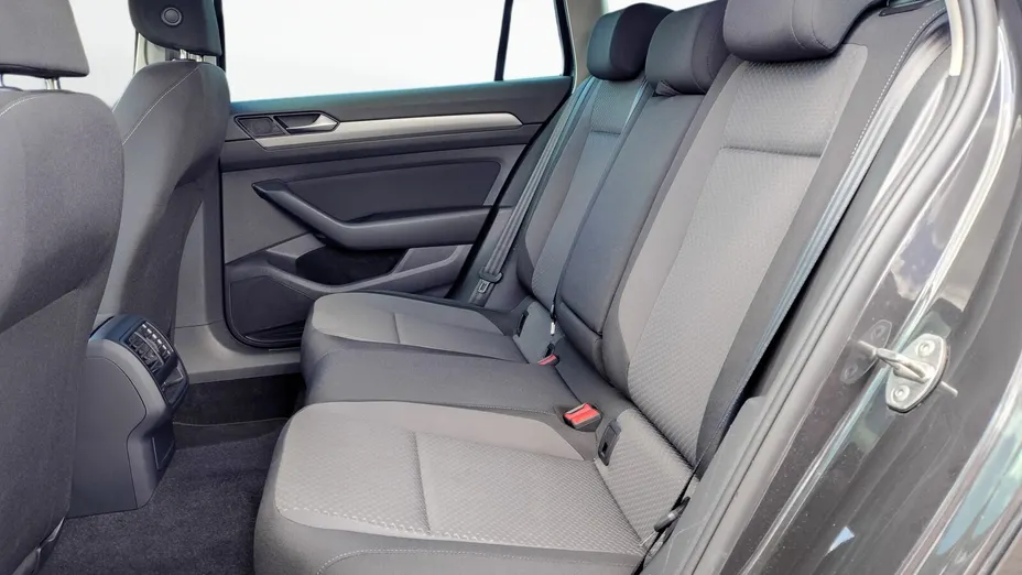 VOLKSWAGEN Passat -