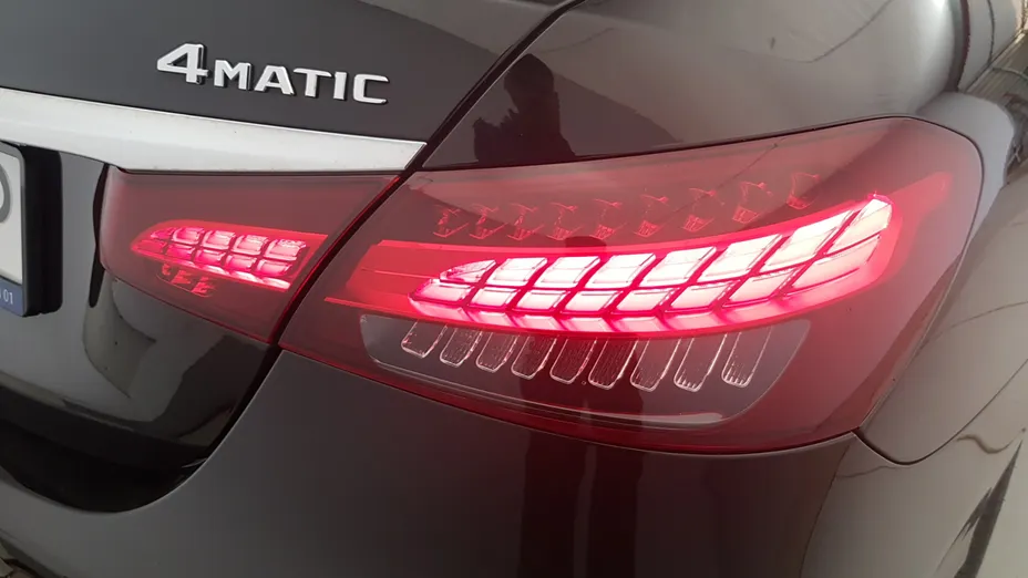 MERCEDES-BENZ E Klasa E 220 d 4-Matic AMG/Avantgarde