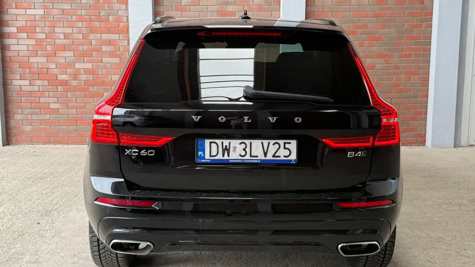 VOLVO XC60 XC60 B4 D AWD R-Design aut