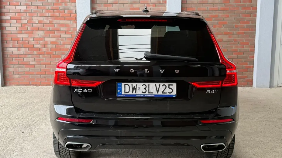 VOLVO XC60 XC60 B4 D AWD R-Design aut