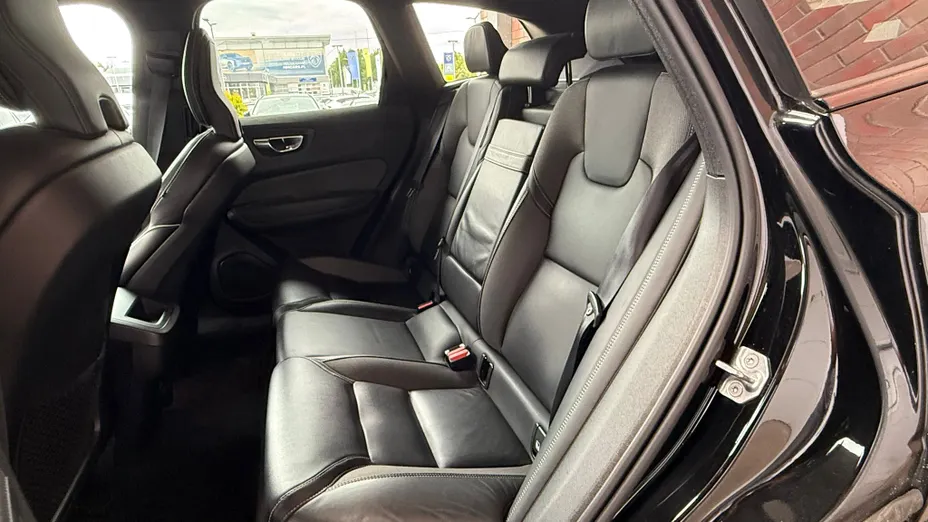 VOLVO XC60 XC60 B4 D AWD R-Design aut