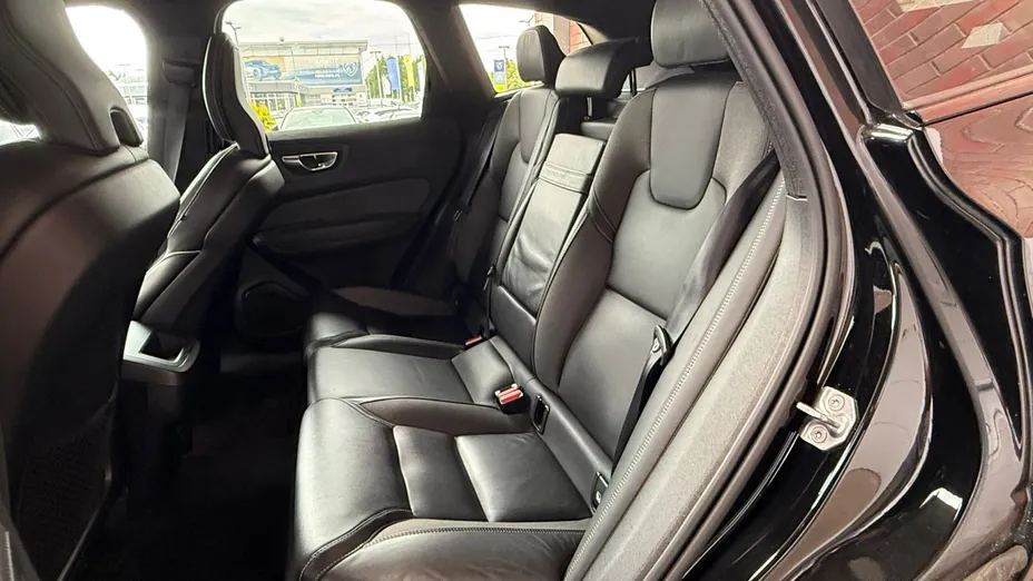 VOLVO XC60 XC60 B4 D AWD R-Design aut